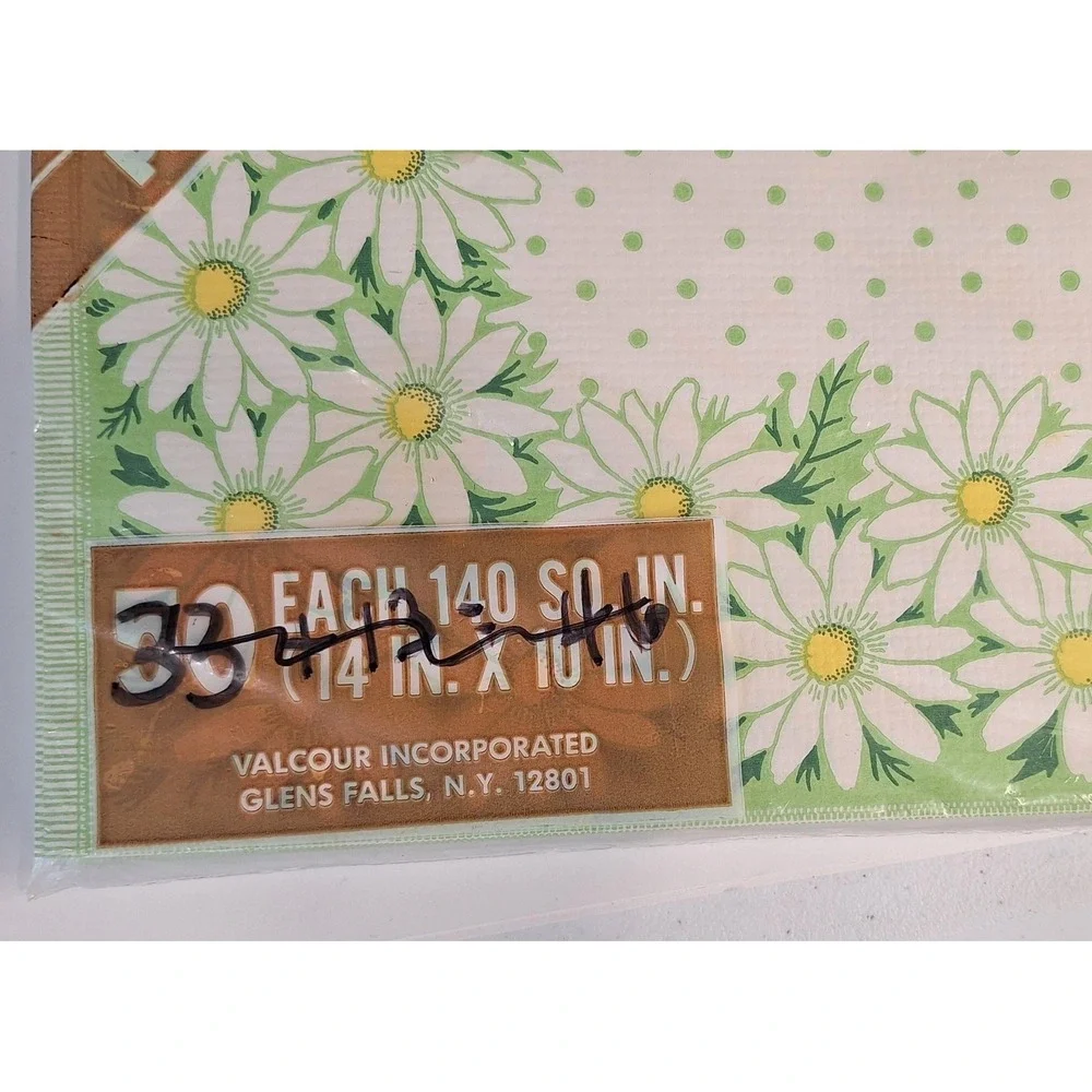 Vintage 70s Decor Paper Placemats Daisys Green Background Disposable